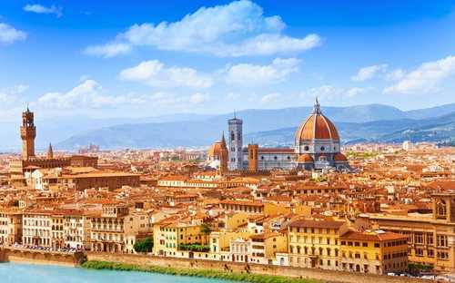 Autocarro panorâmico junto ao Duomo de Florença