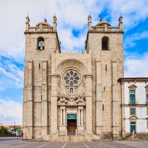 Explore Porto ao seu ritmo com tours de ônibus hop-on hop-off – Vistas panorâmicas, guias de áudio e paragens ilimitadas em 2026