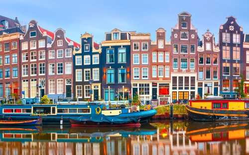 Autocarro Hop-On Hop-Off em Amsterdão Autocarro panorâmico junto aos canais de Amsterdão